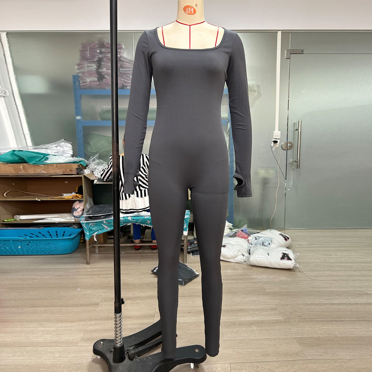 Damen Jumpsuit Figurbetont Carré Ausschnitt